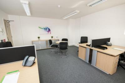 Office in High Wycombe - photo 2